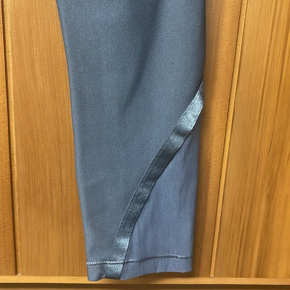 Under Armour Heatgear Compression Capri Leggings Small - Picture 4 of 6